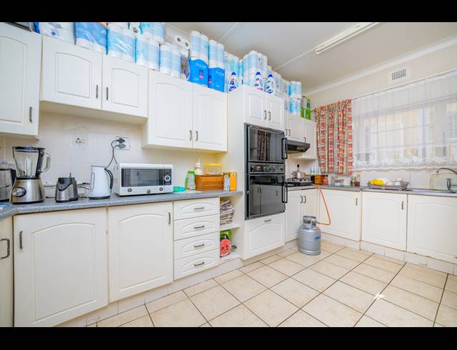 8 BEDROOM HOUSE FOR SALE IN ESCOMBE